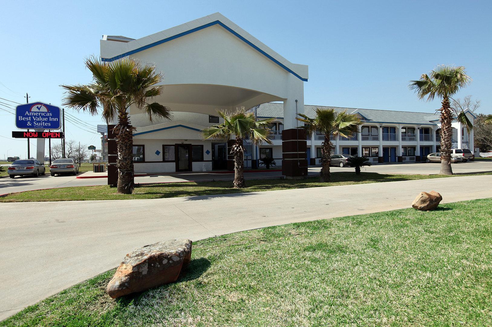 America'S Best Value Inn & Suites - Rosenberg/Houston Exterior photo