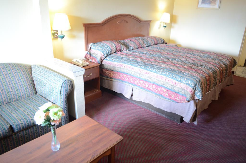 America'S Best Value Inn & Suites - Rosenberg/Houston Room photo